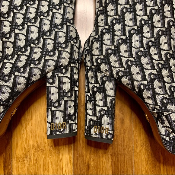 NWB Di0R (Inspired) Heeled Logo Booties *Size 40/8.5 - Picture 6 of 16